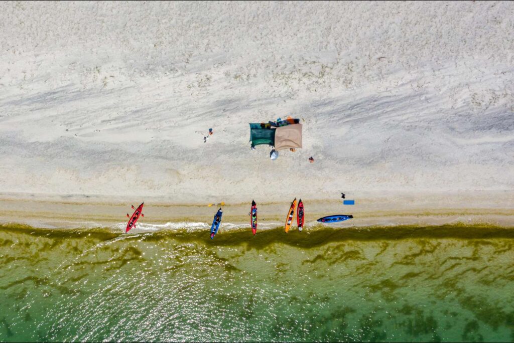 Песчаное побережье на острове Джарылгач